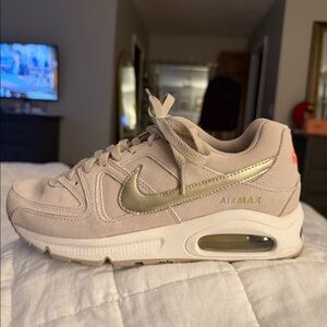 Nike air max command. Metallic and beige. 8.5